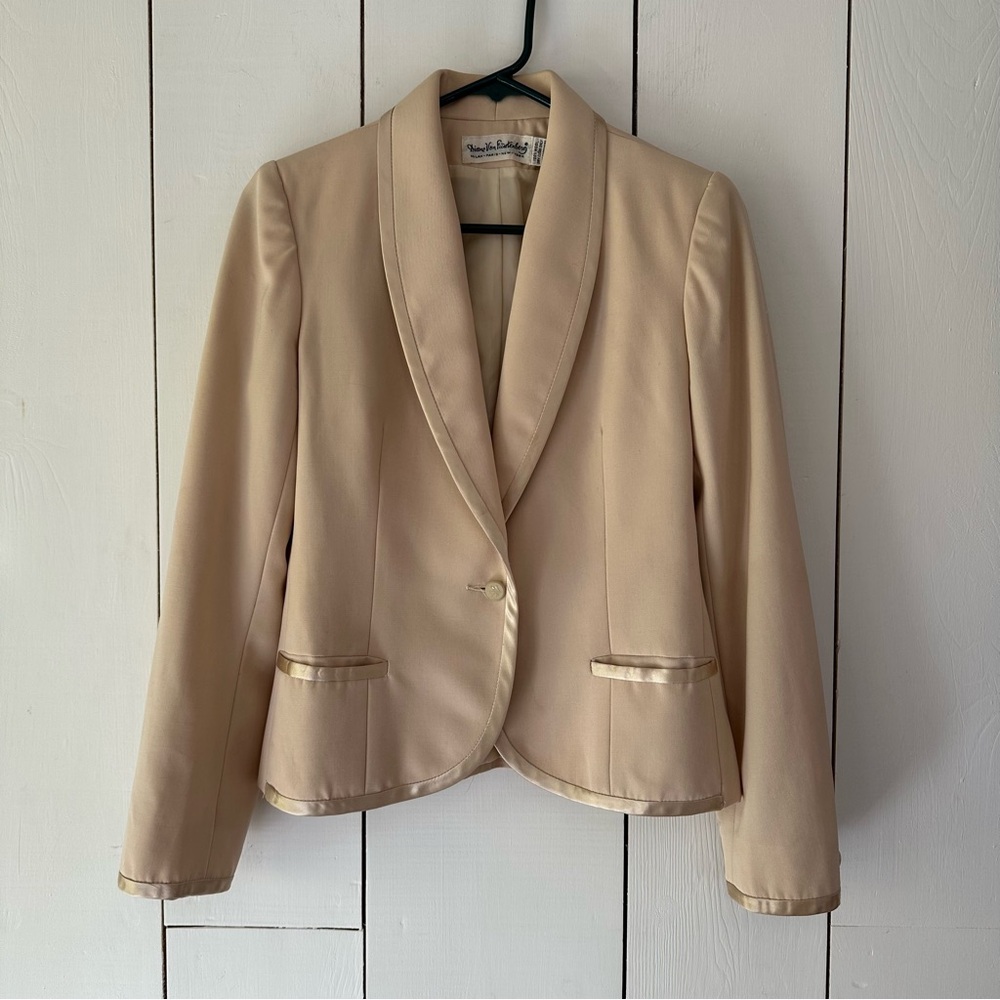 Vintage Diane von Furstenberg Cropped Jacket Cream Satin Trim Blazer Sz 8
